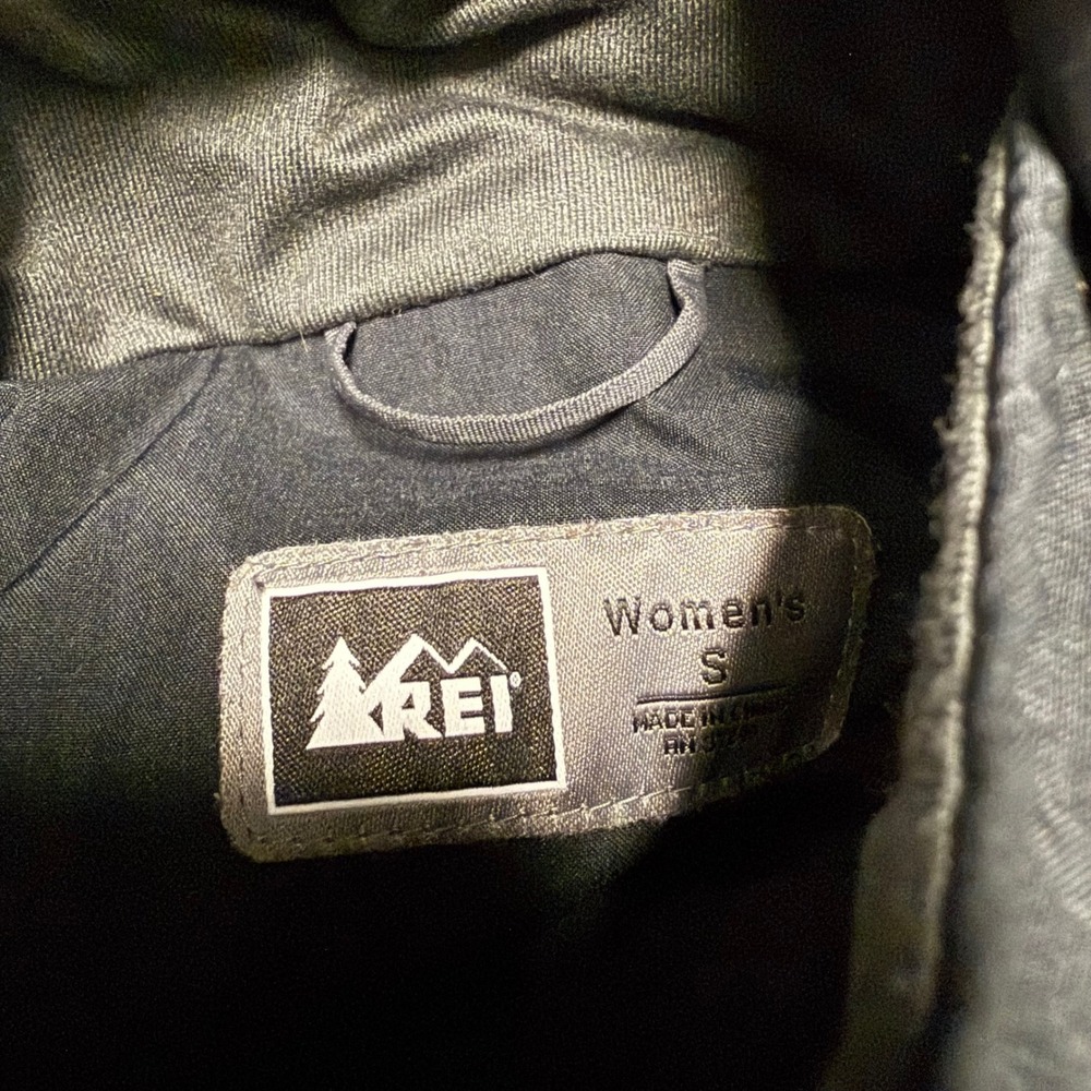 Women's Black REI Rainproof Jacket - Picture 3 of 3